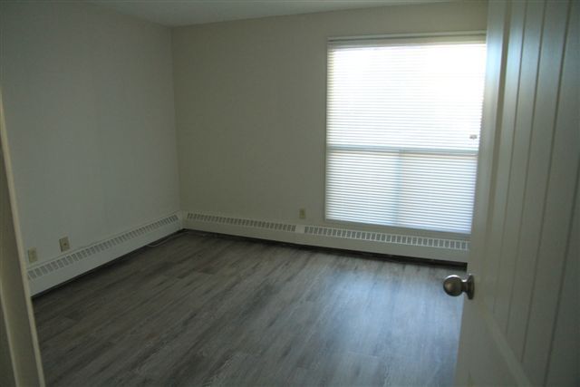 Photo du bâtiment - 0 Bed 0 Bath Unit in Calgary, AB