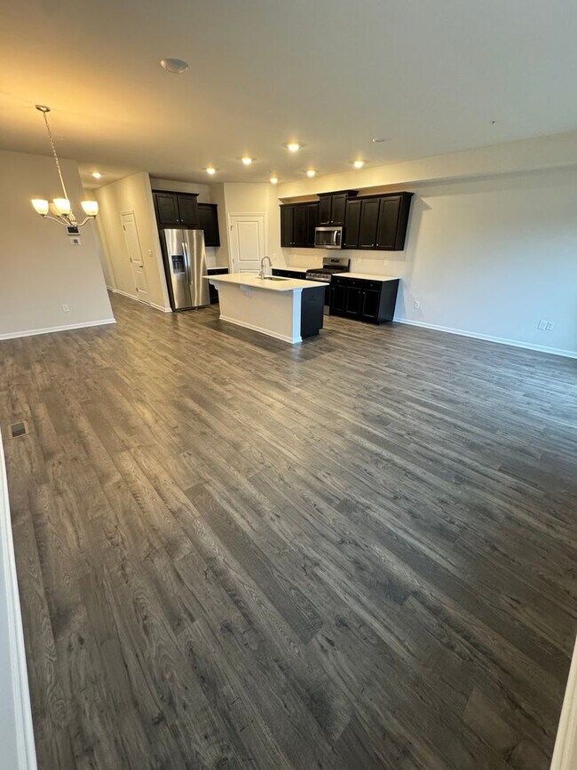 Foto del edificio - THREE BEDROOM NEW CONSTRUCTION PARKLAND SCHOOLS Townhome