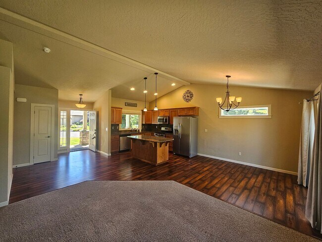 Building Photo - Beautiful Updated Home