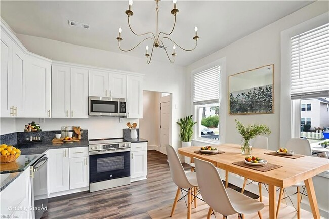 Photo - 412 W 29th St Townhome