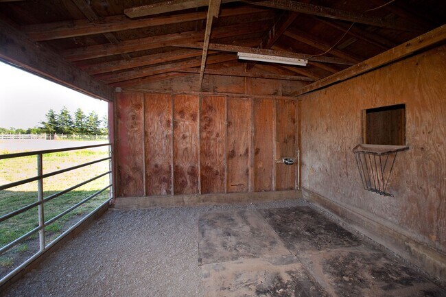 Building Photo - 3882 Llano Rd