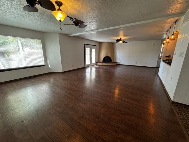 Foto del edificio - Beautiful 3 bedroom 2 bath