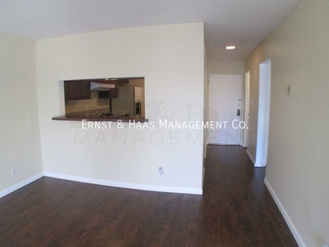 Building Photo - Prime Long Beach Condo 1 Block From the Oc...