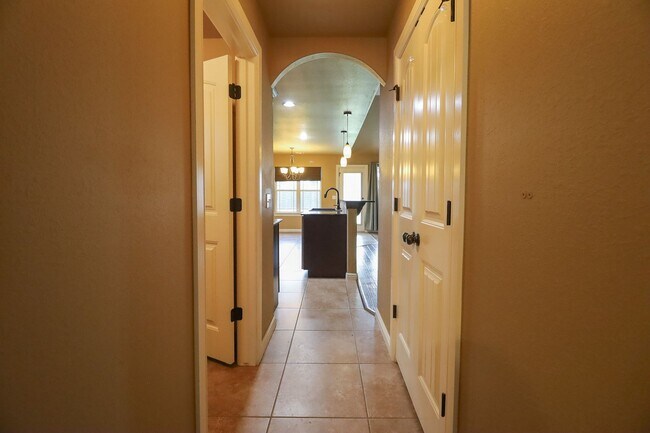 Building Photo - 4 Bedroom Home Available For June Move In!...