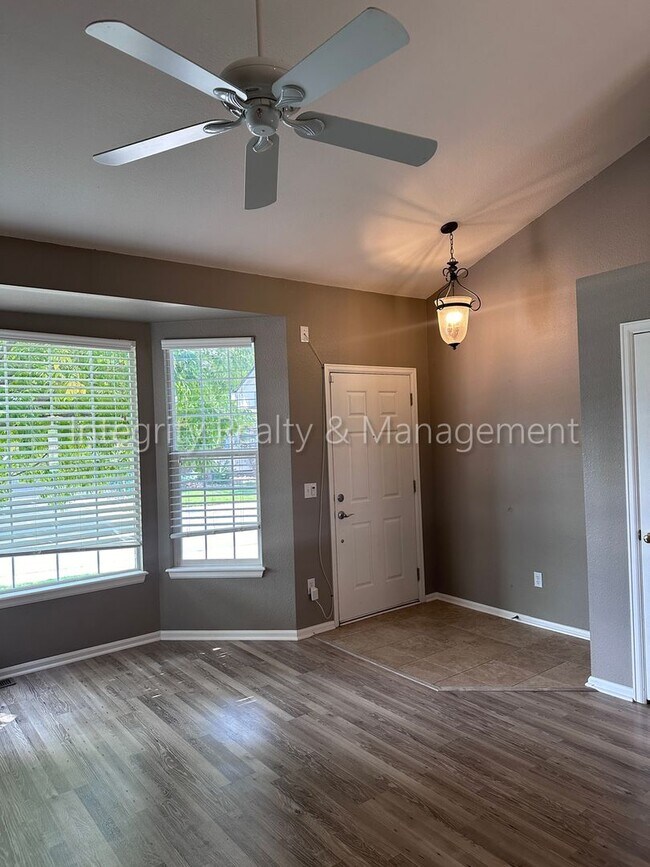 Foto del edificio - 1041 W Laurenwood Ln