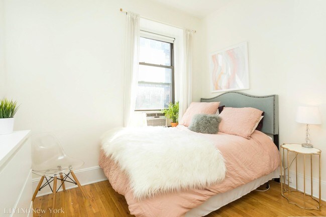 Foto del edificio - 83 E 7th St