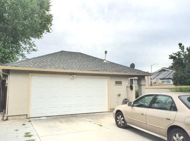 Building Photo - 3899 Marfrance Dr