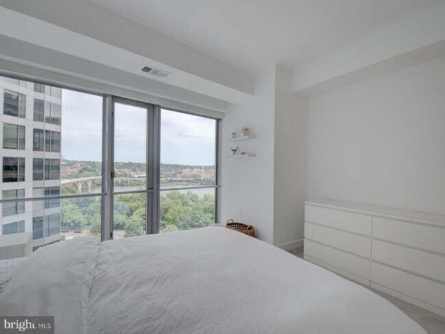 Foto del edificio - 1111 19th St N