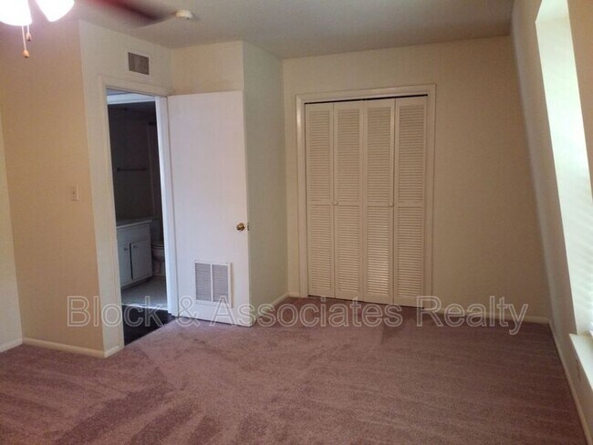 Foto del edificio - 3828 Country Club Rd