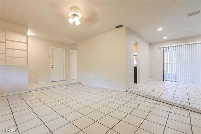 Foto del edificio - 4024 Gingold St