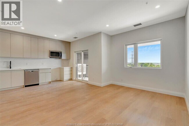 Photo du bâtiment - 4400 Laurier Pkwy