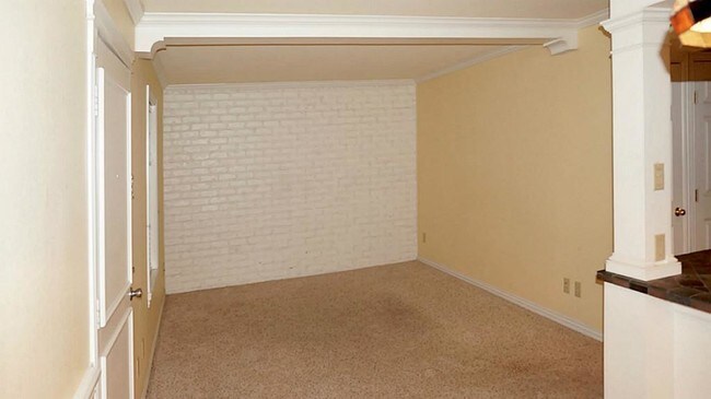 Building Photo - 8931 Gaylord Drive Unit#164