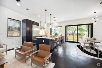 Building Photo - 2309 La Casa Dr