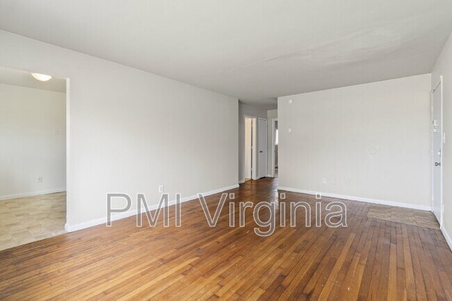 Foto del edificio - 2421 Courtney Ave