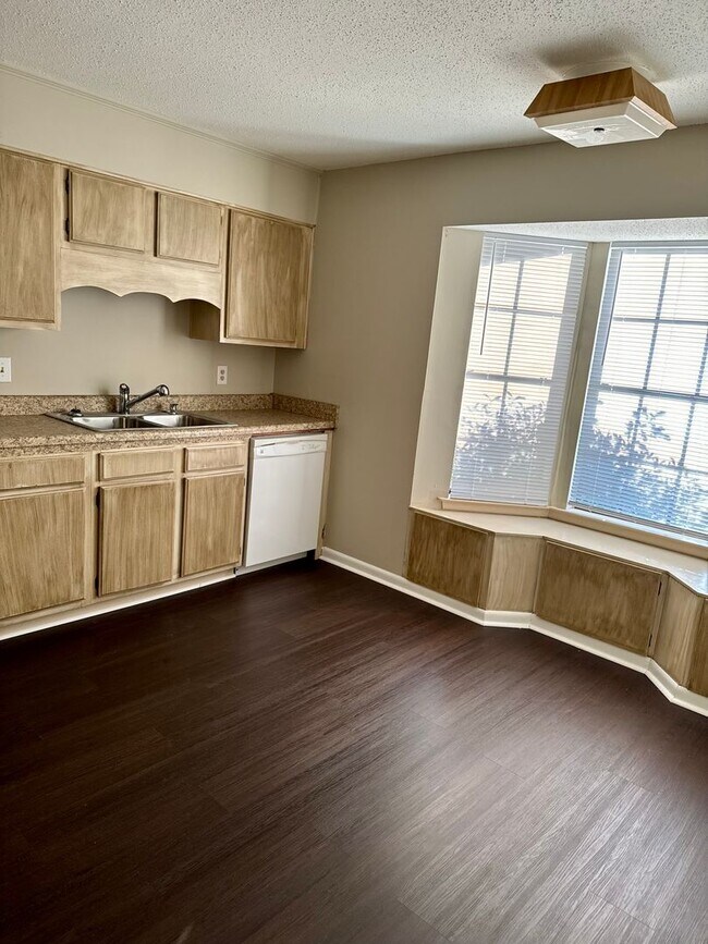 Foto del edificio - OCEAN SPRINGS SCHOOL DISTRICT - CUTE 3 BED...