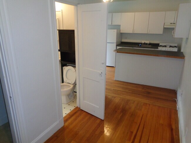 Building Photo - 66 Queensberry St