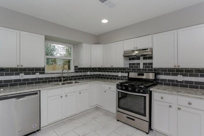 Foto del edificio - 5635 Belarbor St