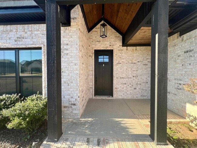 Building Photo - 9741 Meadow Creek Dr