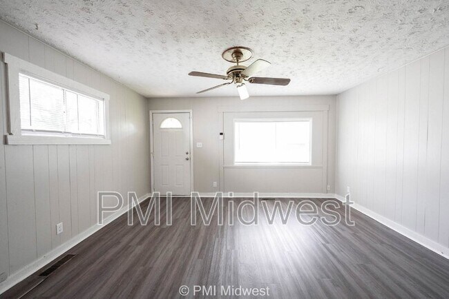 Building Photo - 3748 N Hawthorne Ln