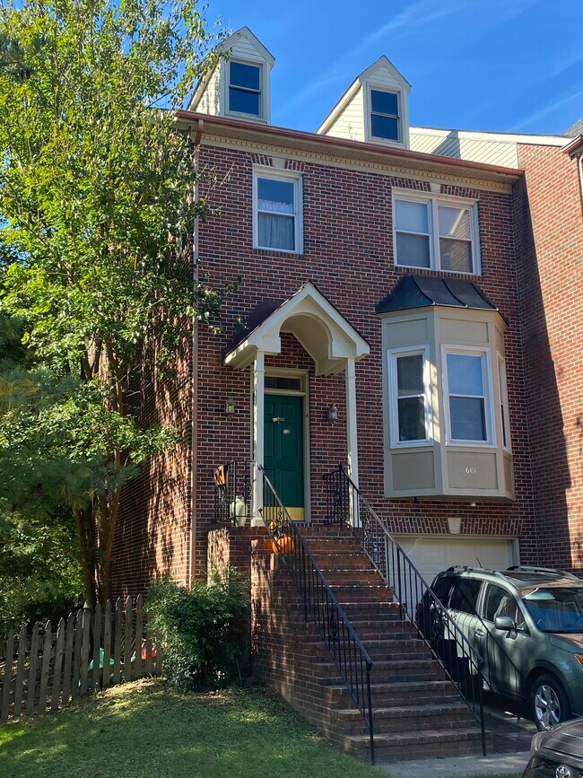 Building Photo - 601 Shaw Ct