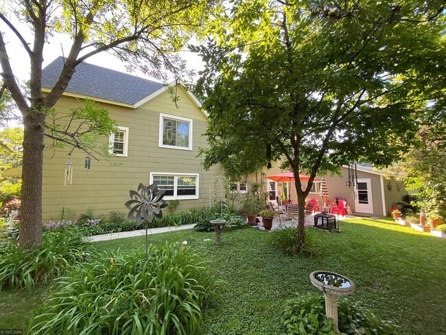 Side View - 427 19th Ave NE