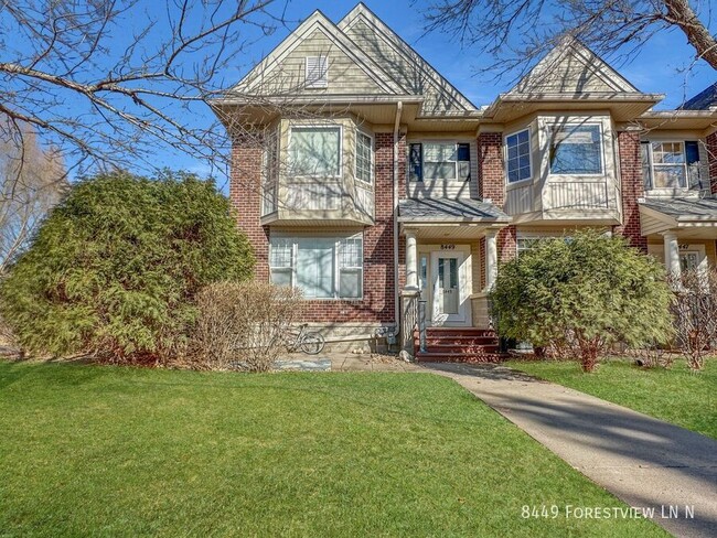 Foto del edificio - 8449 Forestview Ln N