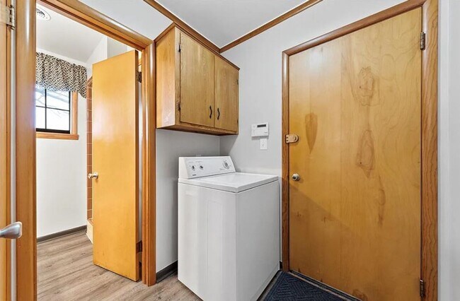 Building Photo - 2 Bed / 2 Bath in West Tulsa!