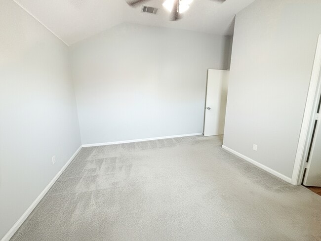 Building Photo - 2211 Bellmont