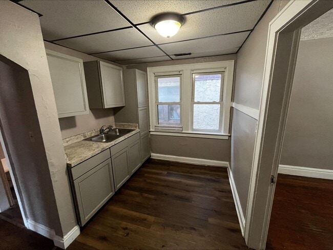 Building Photo - 738 N Dawson Ave