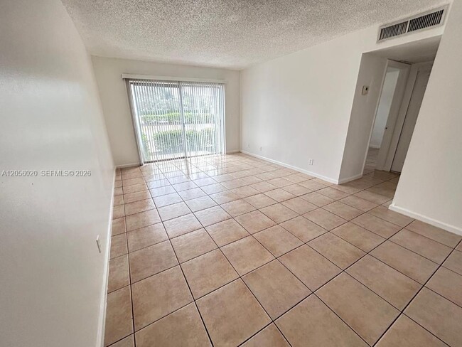 Building Photo - 3212 Coral Ridge Dr