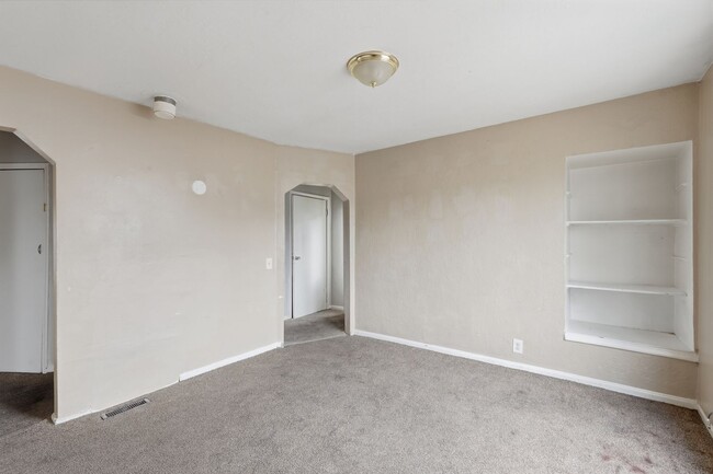 Building Photo - Swan Street Triplex