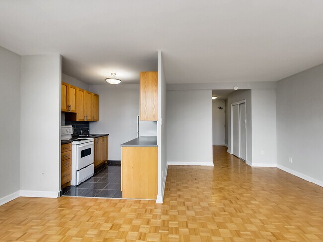 Building Photo - 630 Roselawn Apartments