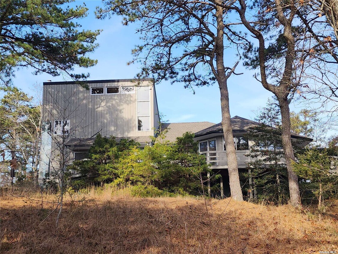 20 Old Canoe Place Rd, Hampton Bays, NY 11946 House Rental in Hampton