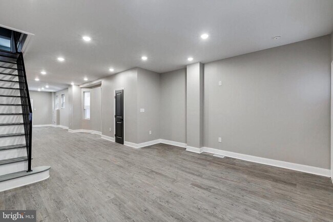 Foto del edificio - 6205 Elmwood Ave