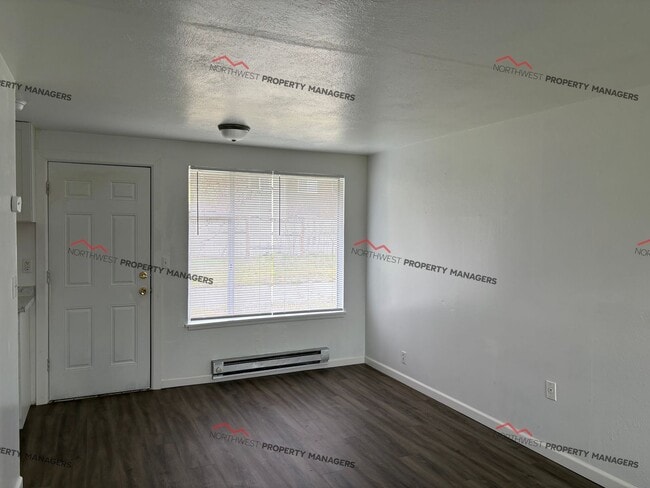 Building Photo - R72B