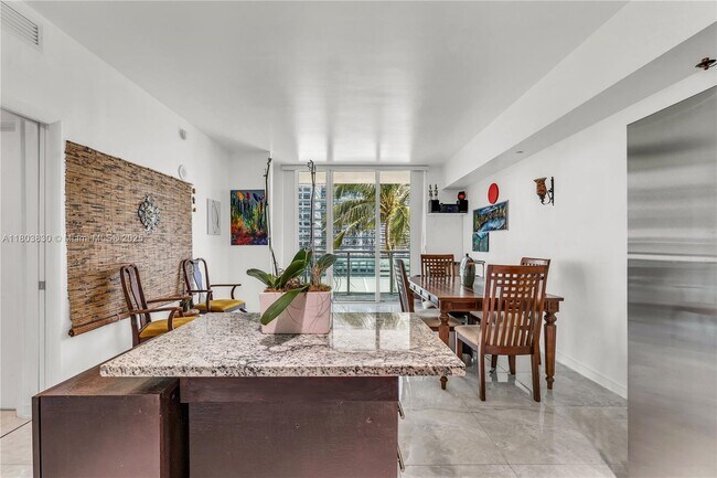 Building Photo - 950 Brickell Bay Dr