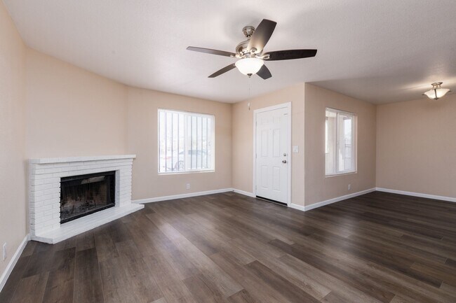 Foto del edificio - 6205 Bellota Dr