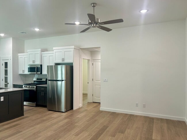 Building Photo - Great floorplan on a corner lot!