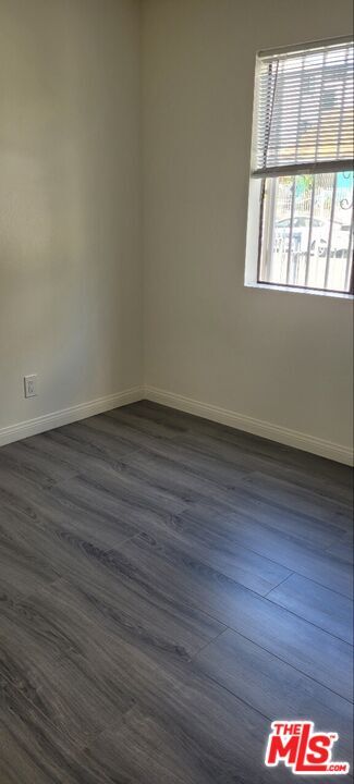 Foto del edificio - 331 N Serrano Ave