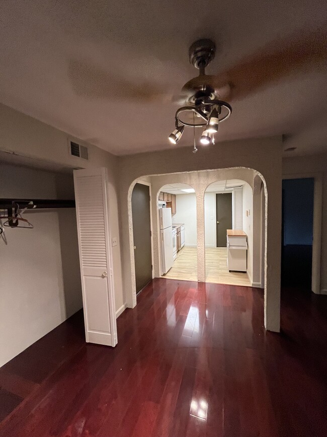 Building Photo - 14 Shadowbrook Ln
