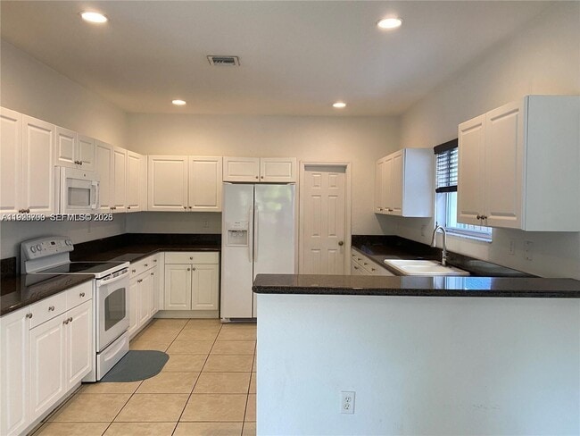 Foto del edificio - 3616 NE 3rd Ct