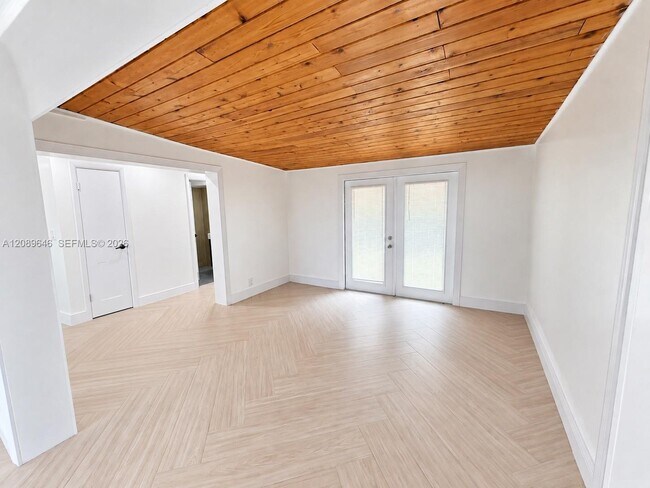 Building Photo - 1701 N 46th Ave
