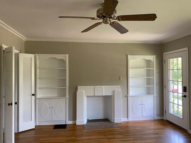 Living Room - 1044 Northwest Blvd