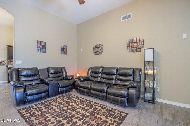 Foto del edificio - 14836 Ted Banks Ave