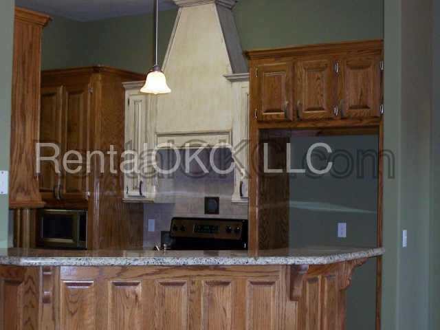Building Photo - Beautiful Rock Creek Home