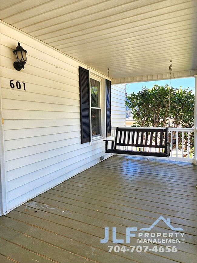 Building Photo - Peaceful 2/1 Ranch in Kannapolis!