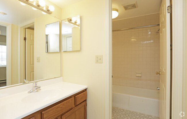 1HAB, 1BA_851SF - Carpenter Village Apartments
