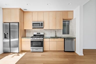 Building Photo - 4429 Woodside St