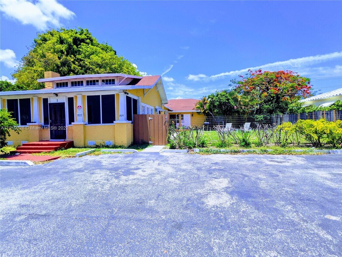 1929 Fillmore St Unit 2, Hollywood, FL 33020 Room for Rent in