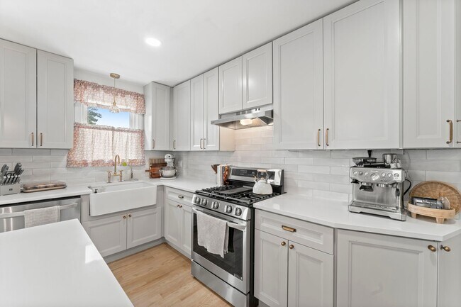 Foto del edificio - 646 N Monroe St